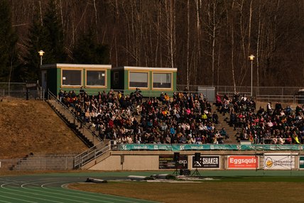 Le stade dans la pénombre